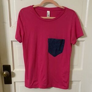 New DISTRICT pink  T-Shirt with Blue Pocket